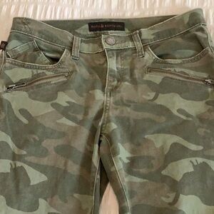 Rock and Republic Camo Jeans 8L